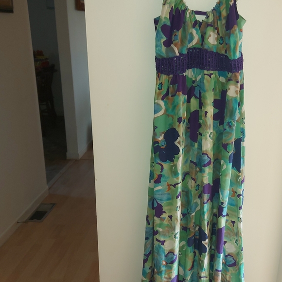 Guess By Marciano Bouguet Silk Floral Maxi Dress - Picture 4 of 9